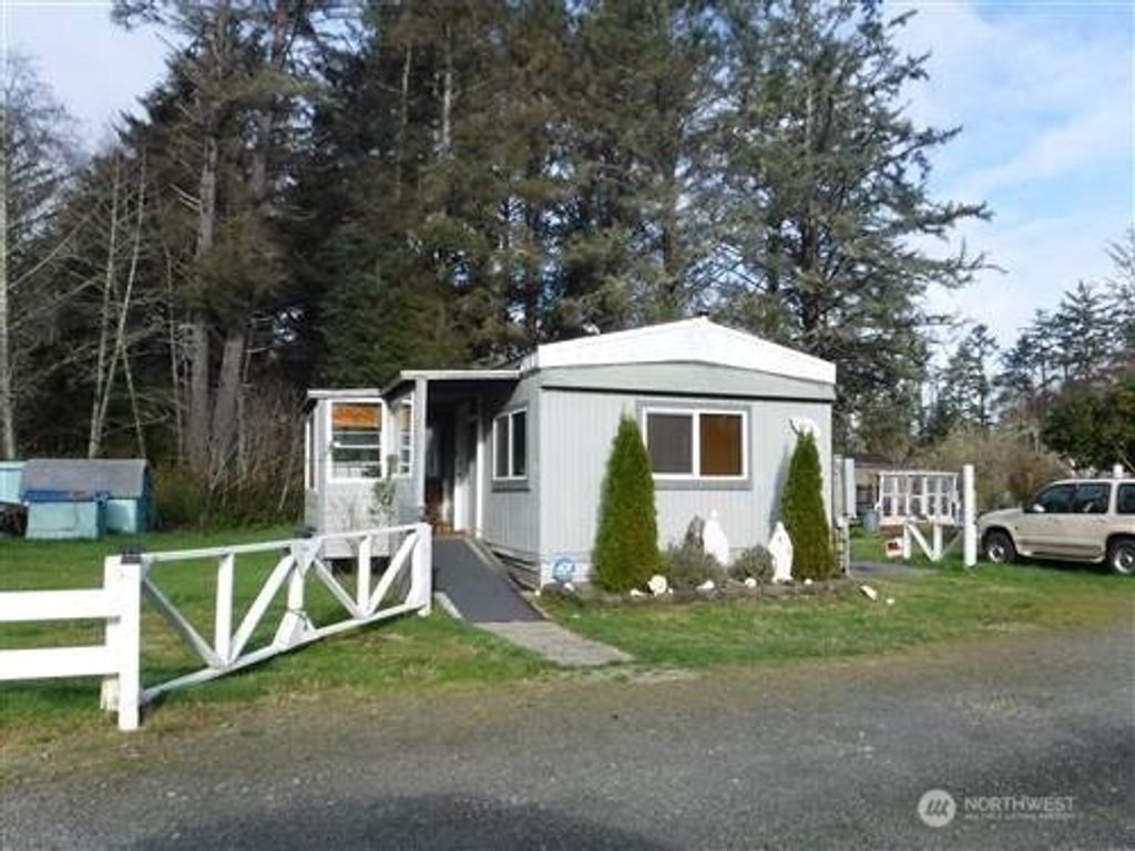 Photo of 10514 Pacific Way, Long Beach, WA 98631 (MLS # 2492875)