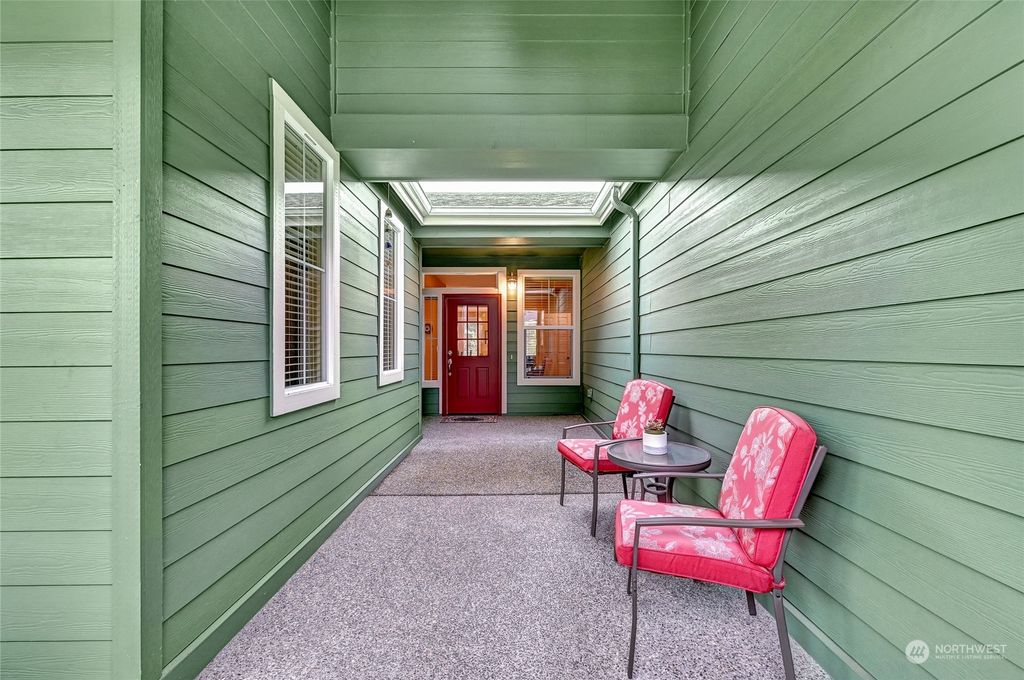 Photo of 13745 231st Lane NE, Redmond, WA 98053 (MLS # 2128869)