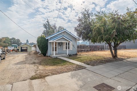 Photo of 915 Orondo Avenue, Wenatchee, WA 98801 (MLS # 2439307)
