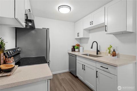 Photo of 707 N 130th St #B204, Seattle, WA 98133 (MLS # 2455536)