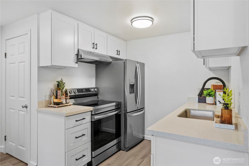 Photo of 707 N 130th St #B204, Seattle, WA 98133 (MLS # 2455536)