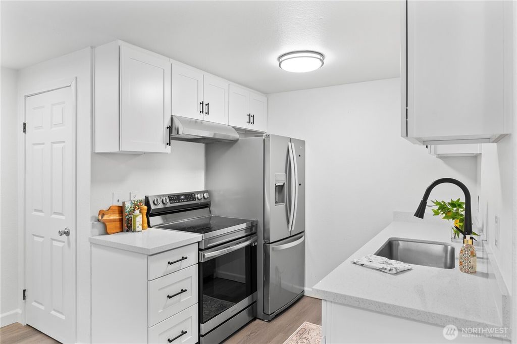 Photo of 707 N 130th St #B204, Seattle, WA 98133 (MLS # 2455536)