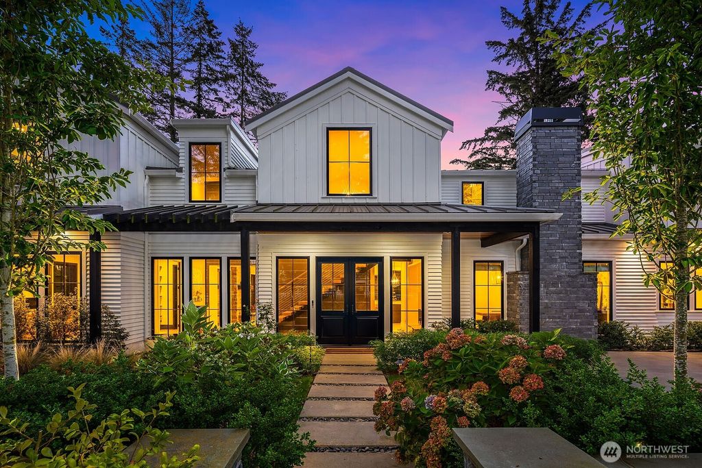 Photo of 607 86th Avenue NE, Medina, WA 98039 (MLS # 2362737)