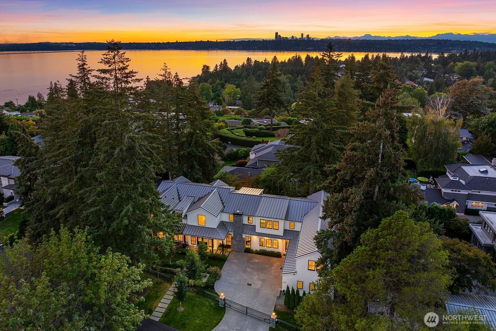 Photo of 607 86th Avenue NE, Medina, WA 98039 (MLS # 2362737)