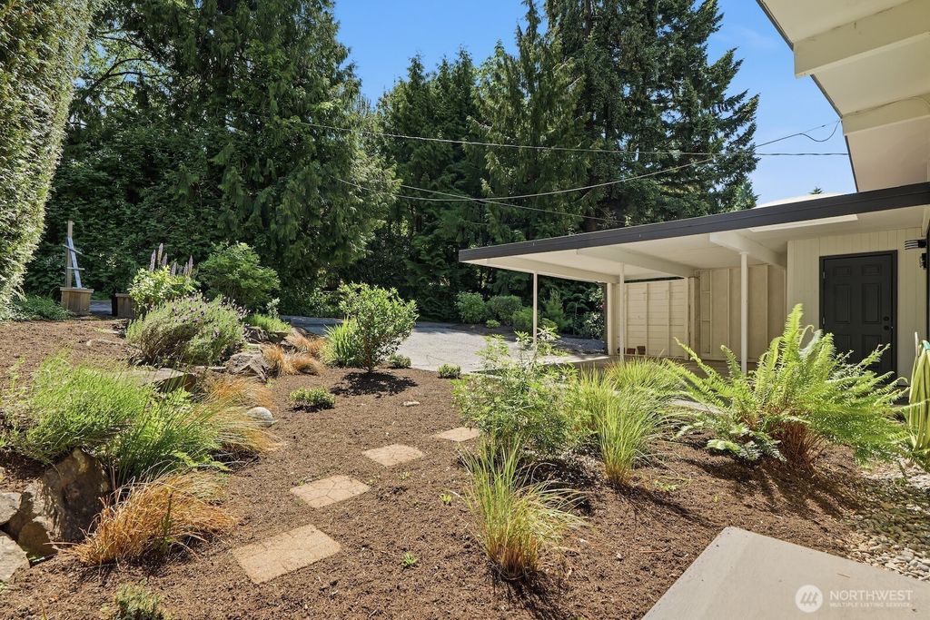 Photo of 3544 NE 113th Street, Seattle, WA 98125 (MLS # 2528371)