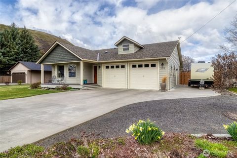 Photo of 305 E Jackson Street, Dayton, WA 99328 (MLS # 2491912)