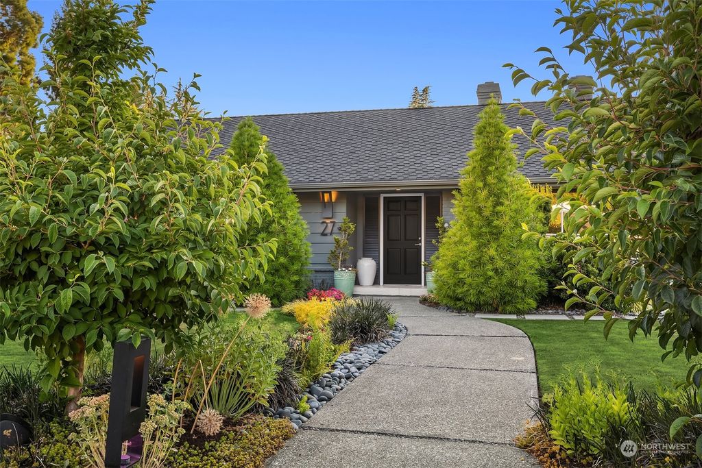 Photo of 27 Vashon Key Ky, Bellevue, WA 98006 (MLS # 2265349)