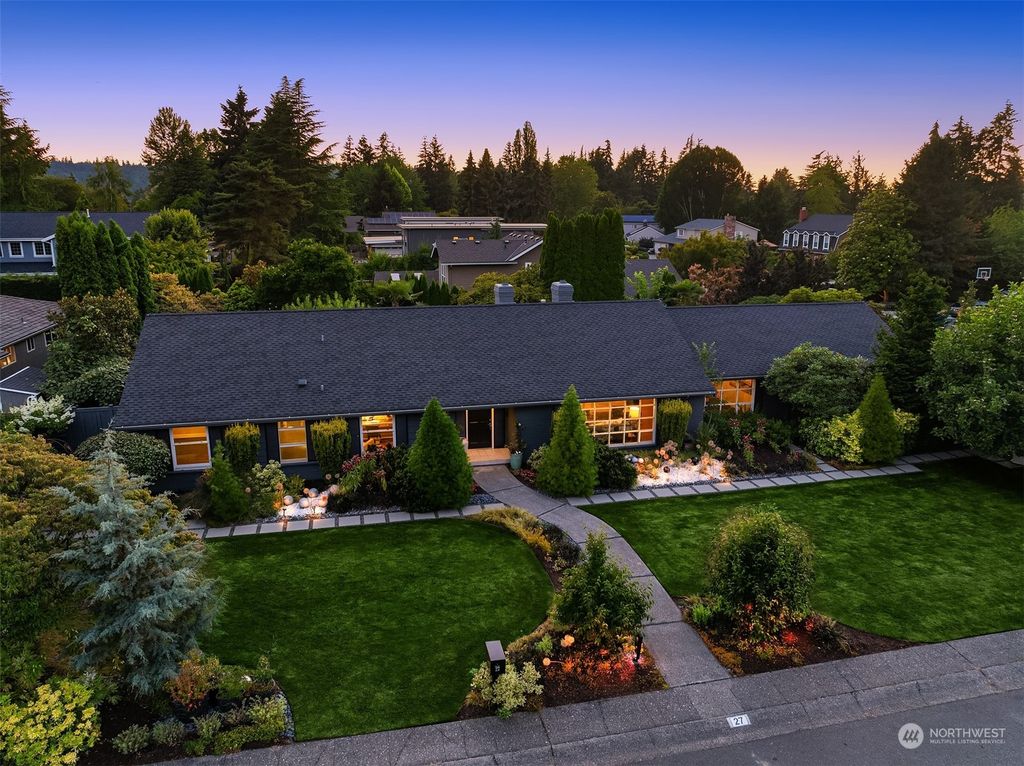 Photo of 27 Vashon Key Ky, Bellevue, WA 98006 (MLS # 2265349)