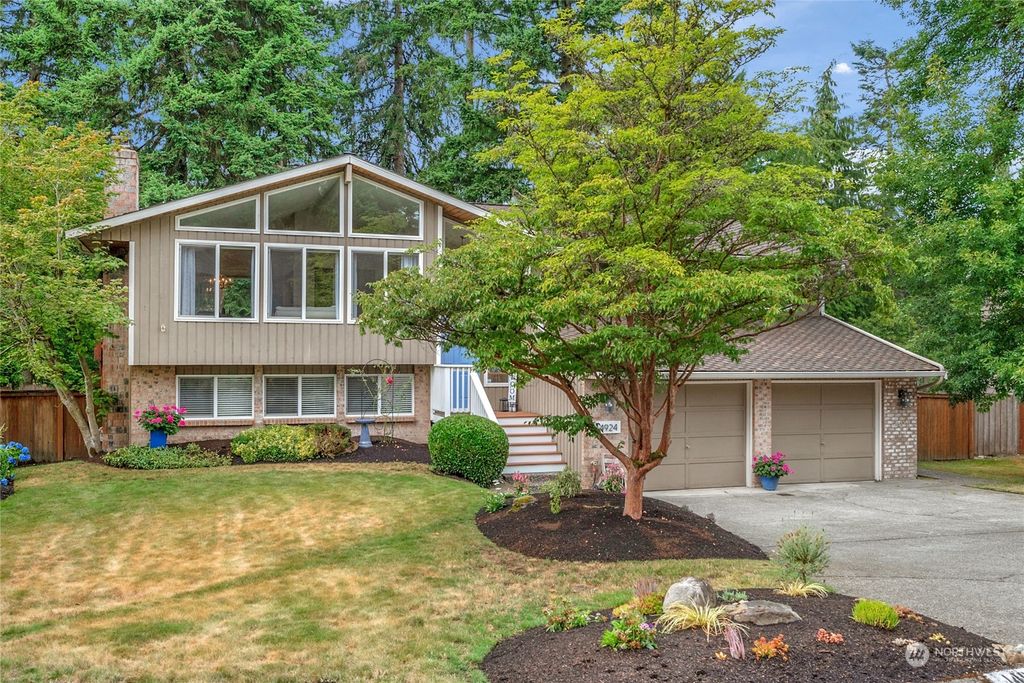 Photo of 14924 30th Drive SE, Mill Creek, WA 98012 (MLS # 2143096)