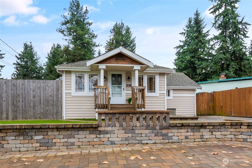 Photo of 335 NE 185th Street, Shoreline, WA 98155 (MLS # 2183593)