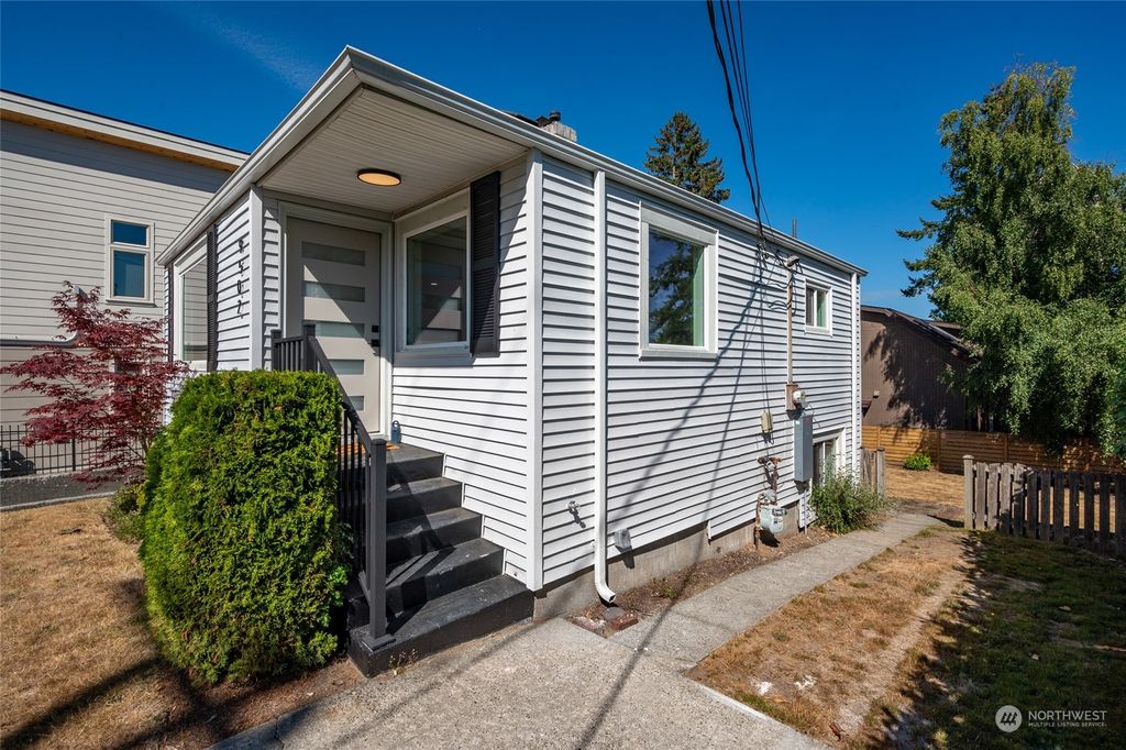 Photo of 9502 12th Avenue NW, Seattle, WA 98117 (MLS # 2066056)