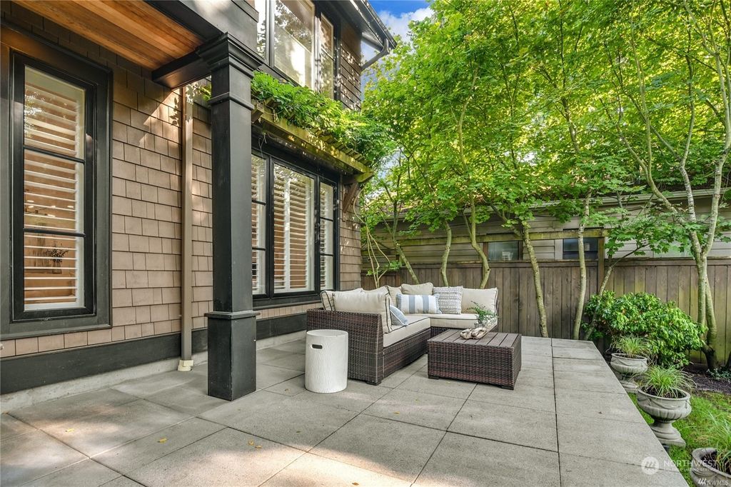 Photo of 1526 37th Avenue E, Seattle, WA 98112 (MLS # 2191136)