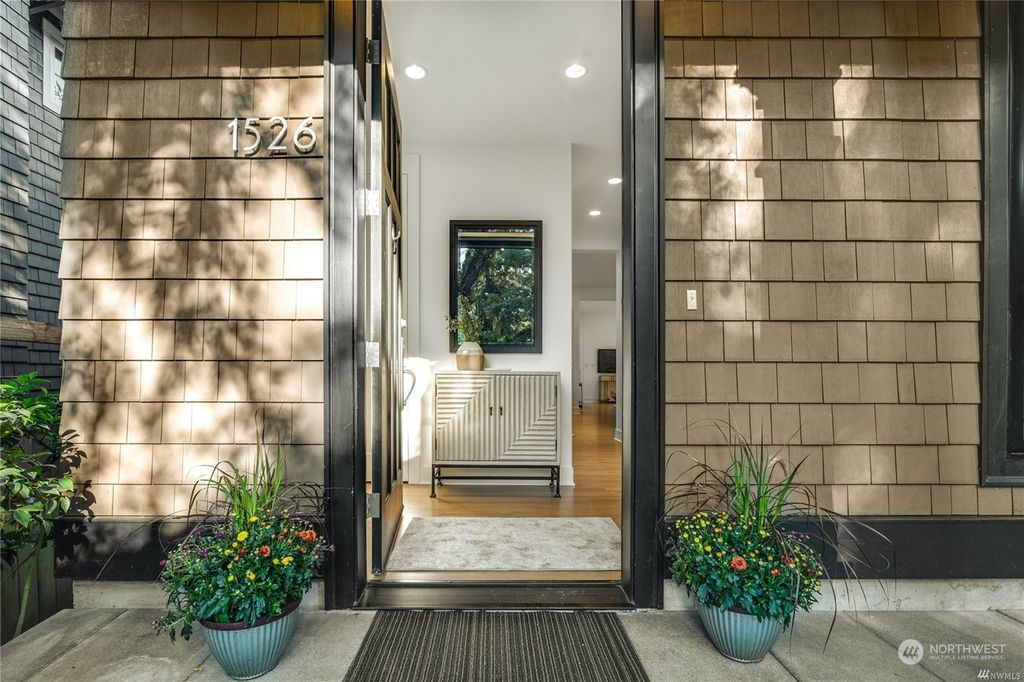 Photo of 1526 37th Avenue E, Seattle, WA 98112 (MLS # 2191136)