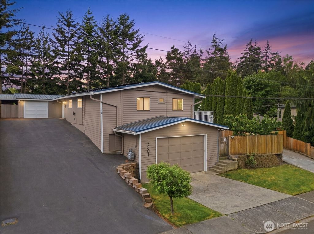 Photo of 7801 NE 133rd Place, Kirkland, WA 98034 (MLS # 2525555)