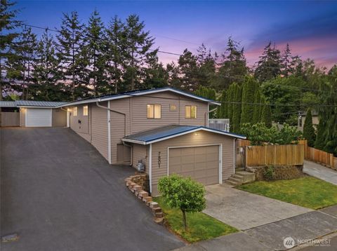 Photo of 7801 NE 133rd Place, Kirkland, WA 98034 (MLS # 2525555)