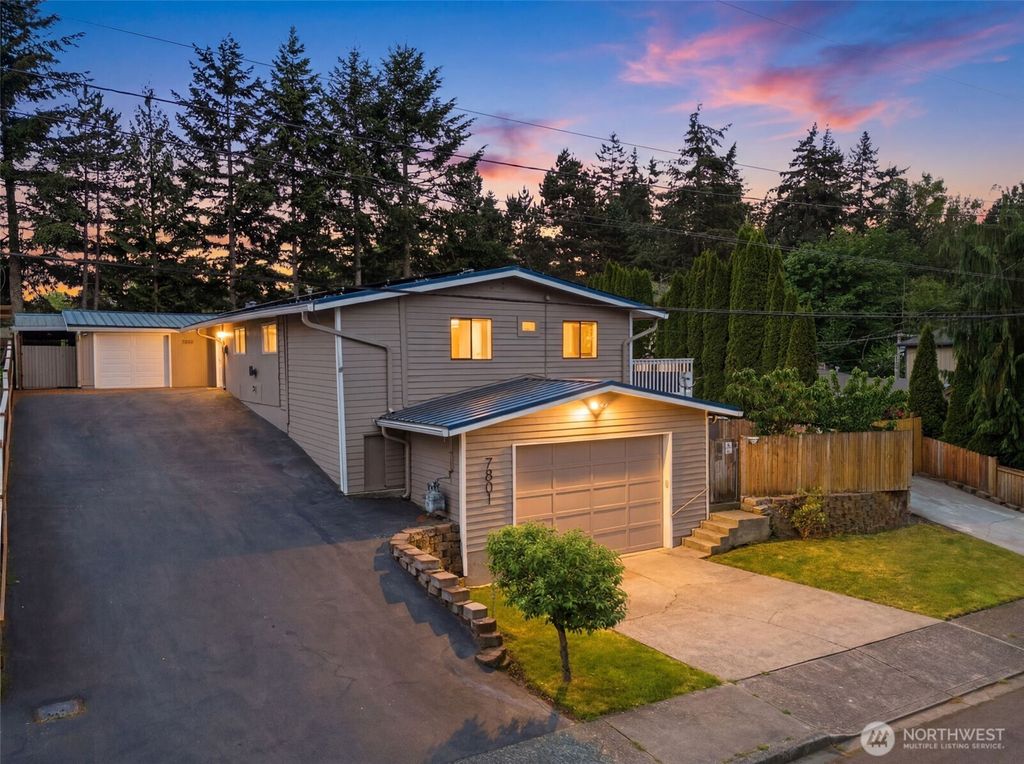 Photo of 7801 NE 133rd Place, Kirkland, WA 98034 (MLS # 2525555)