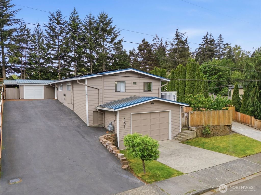 Photo of 7801 NE 133rd Place, Kirkland, WA 98034 (MLS # 2525555)