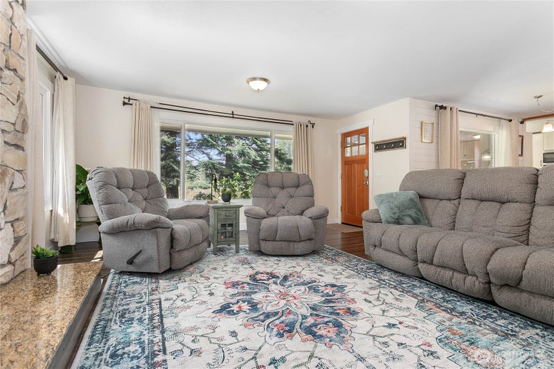 997 W Larson Road