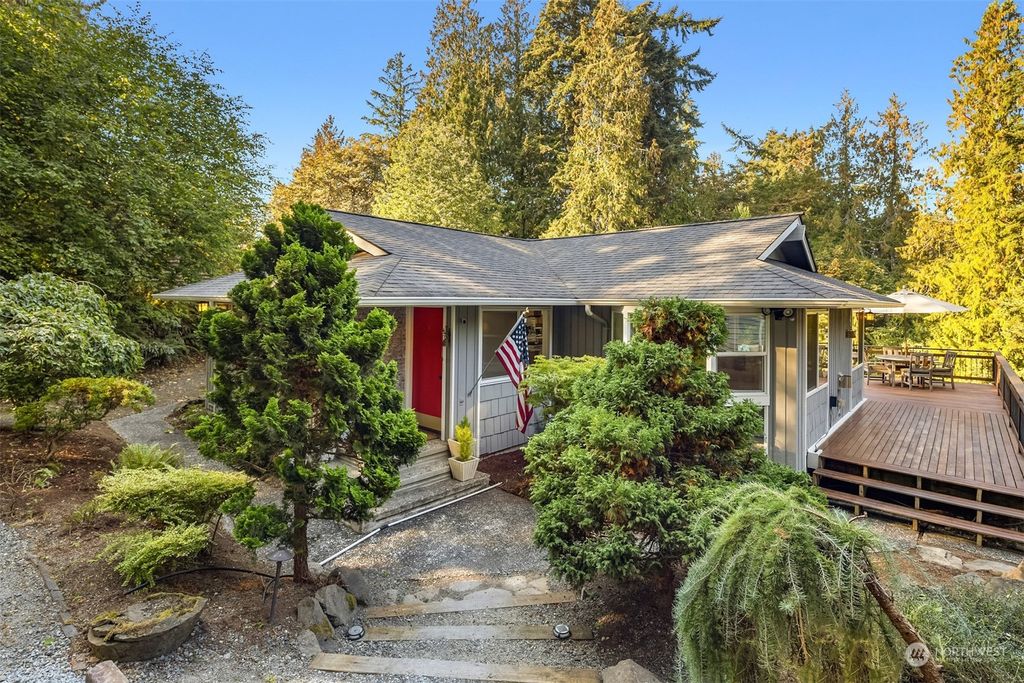 Photo of 8220 NE 166th Street, Kenmore, WA 98028 (MLS # 1997434)