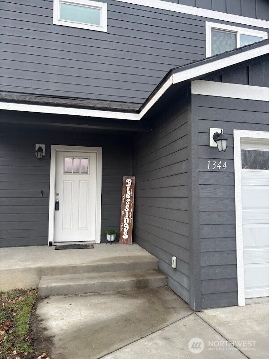 Photo of 1344 Theo Way Way, Rock Island, WA 98850 (MLS # 2464833)