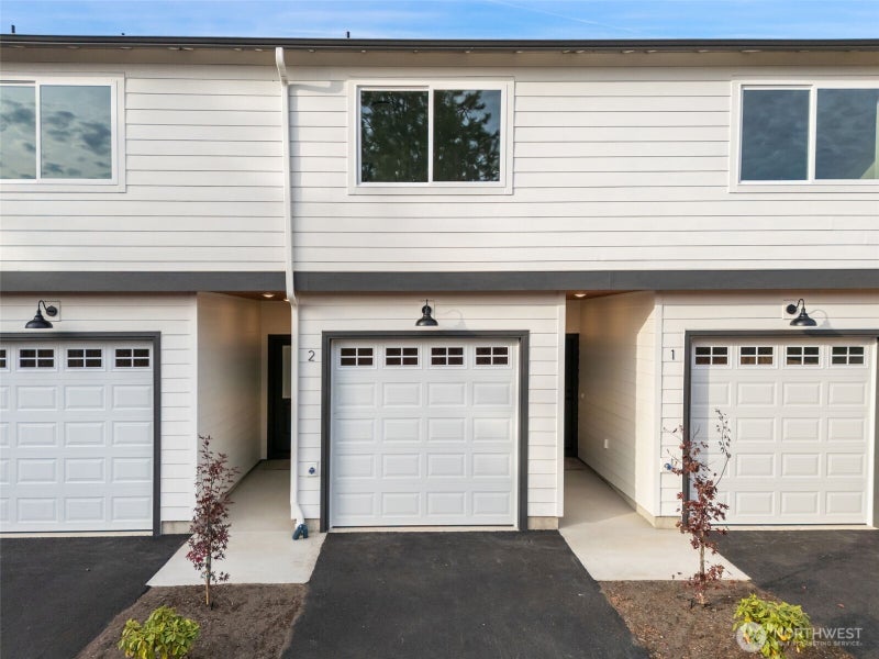 669 W Hendrickson 2