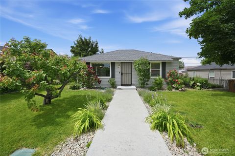 Photo of 111 SE F Street, Ephrata, WA 98823 (MLS # 2529383)