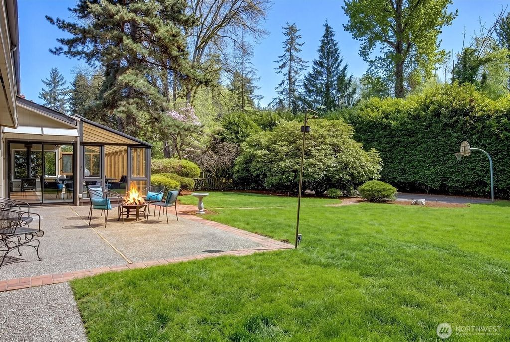 Photo of 53 Cascade Ky Ky, Bellevue, WA 98006 (MLS # 2508840)
