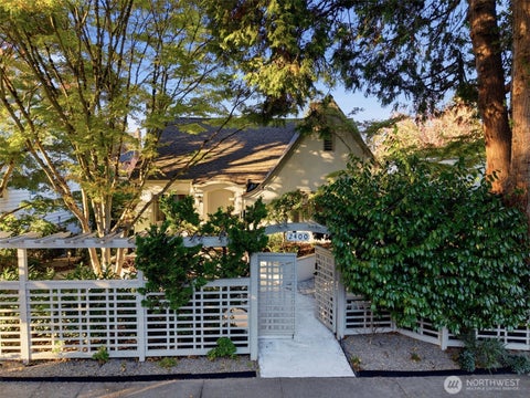 Photo of 2400 E Roanoke Street, Seattle, WA 98112 (MLS # 2591899)