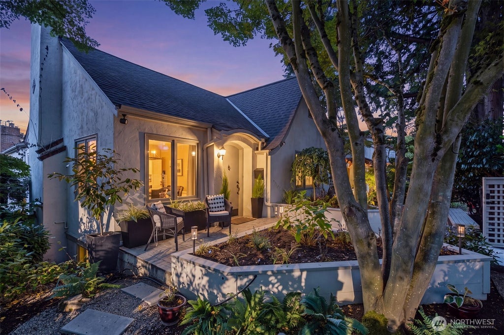 Photo of 2400 E Roanoke Street, Seattle, WA 98112 (MLS # 2591899)