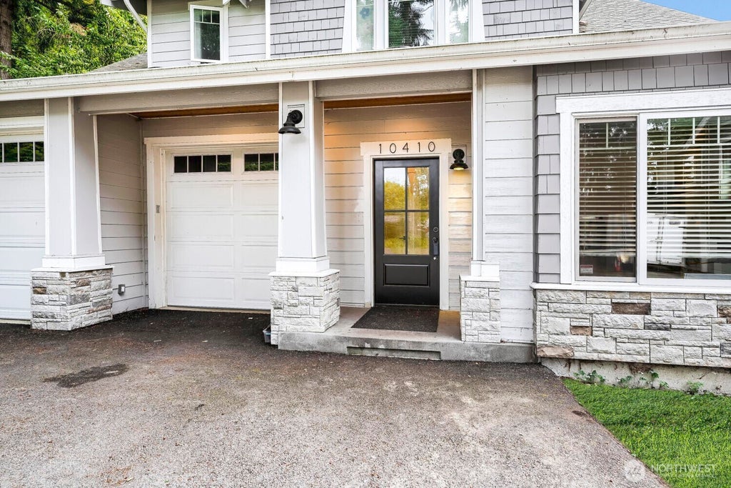 Photo of 10410 Issaquah Hobart Road SE, Issaquah, WA 98027 (MLS # 2581514)