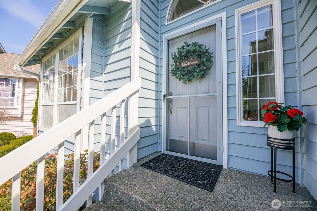 Photo of 13718 36th Place W, Lynnwood, WA 98087 (MLS # 2497874)