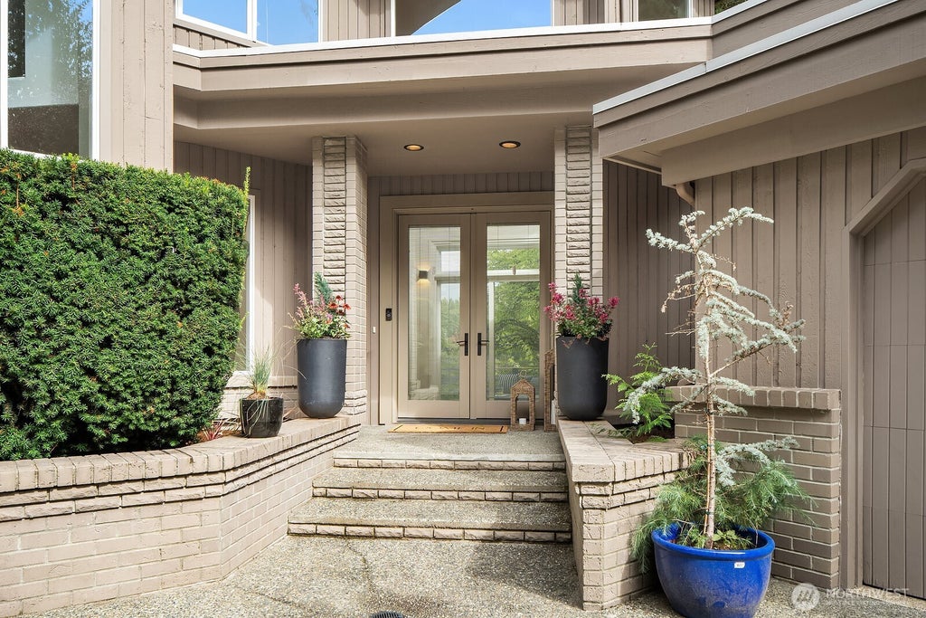 Photo of 9506 NE POINTS Drive, Kirkland, WA 98033 (MLS # 2586473)
