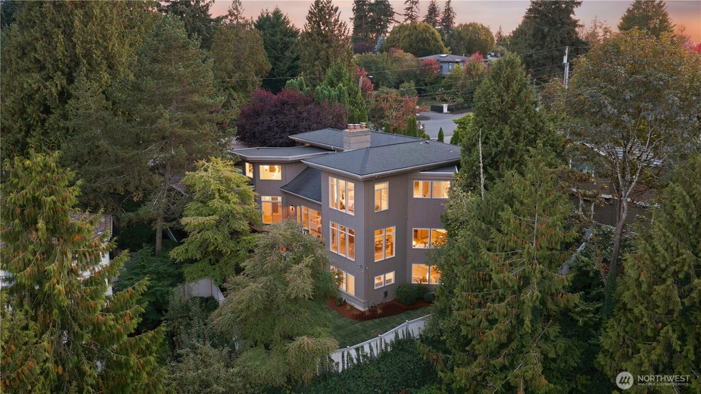 Photo of 9506 NE POINTS Drive, Kirkland, WA 98033 (MLS # 2586473)