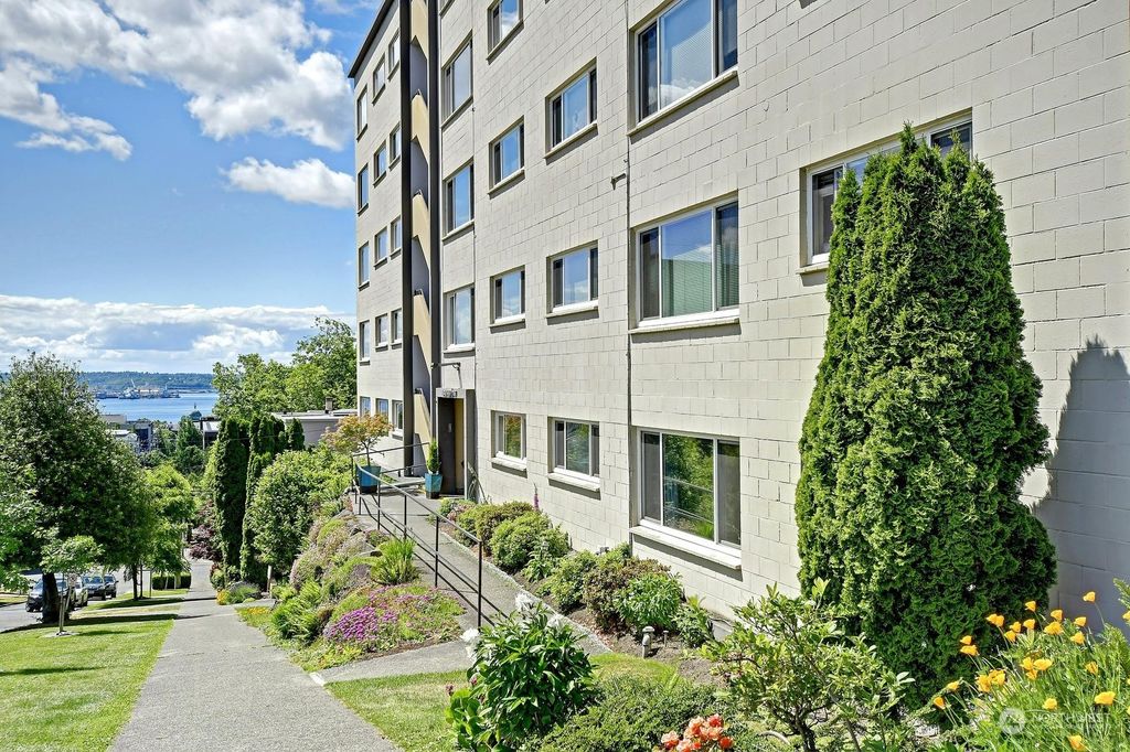 Photo of 919 2nd Avenue W #201, Seattle, WA 98119 (MLS # 2306407)