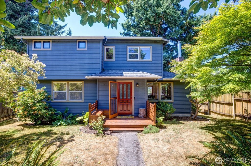 Photo of 11557 Palatine Avenue N, Seattle, WA 98133 (MLS # 2392306)