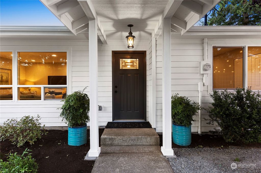 Photo of 10420 134th Avenue NE, Kirkland, WA 98033 (MLS # 2077412)