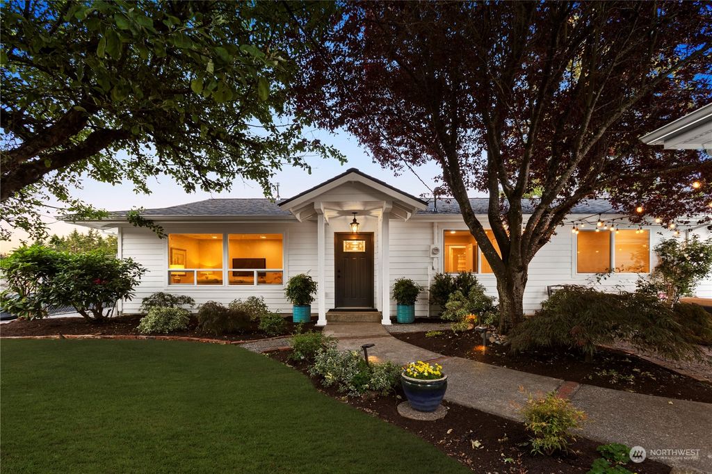 Photo of 10420 134th Avenue NE, Kirkland, WA 98033 (MLS # 2077412)