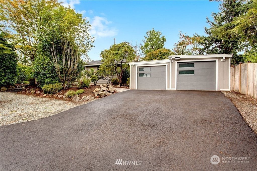 Photo of 8456 SE 40th St St, Mercer Island, WA 98040 (MLS # 2188757)