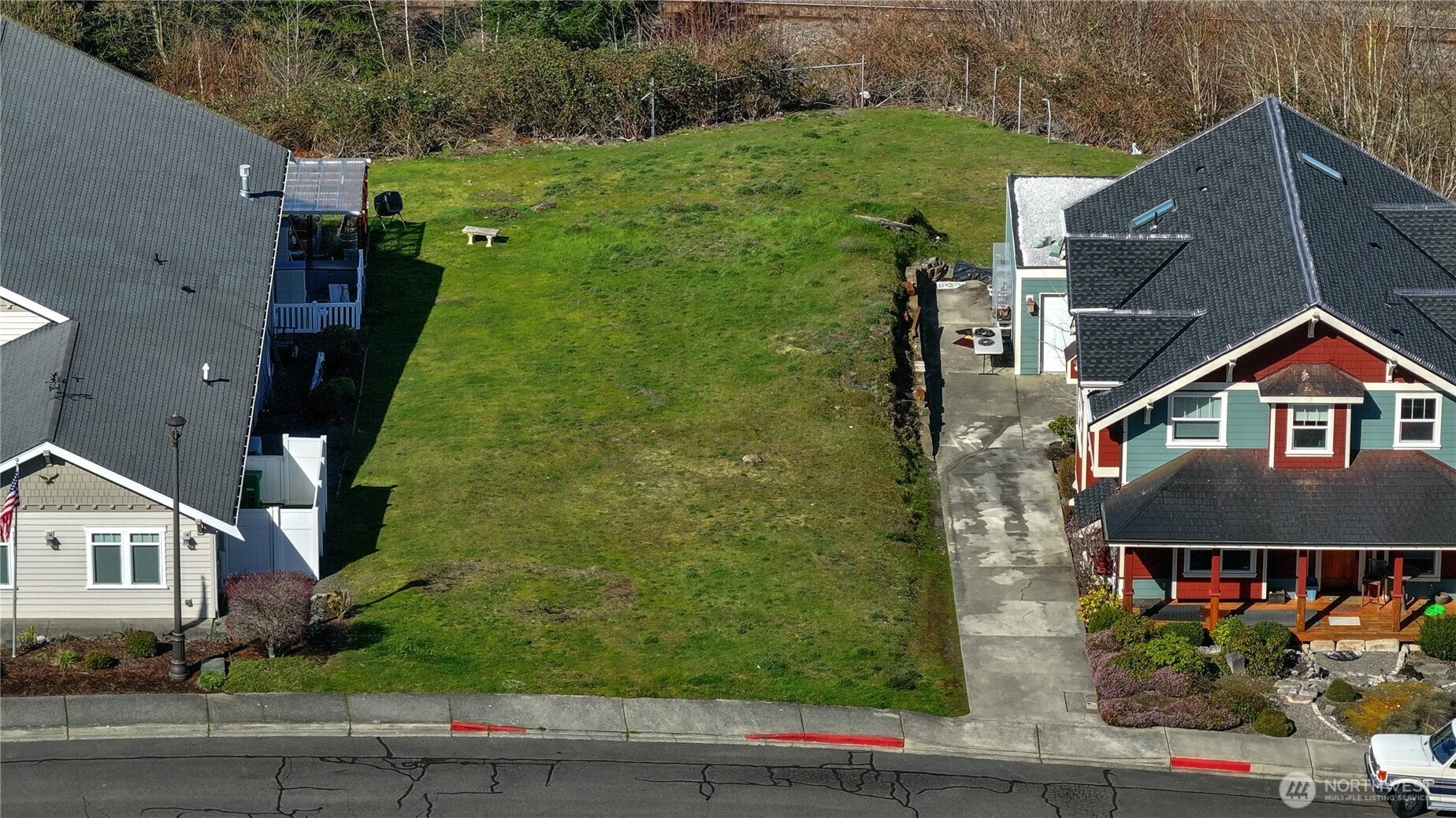 5313 N Commercial Street