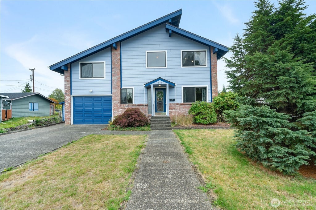 Photo of 509 H Street, Cosmopolis, WA 98537 (MLS # 2585138)