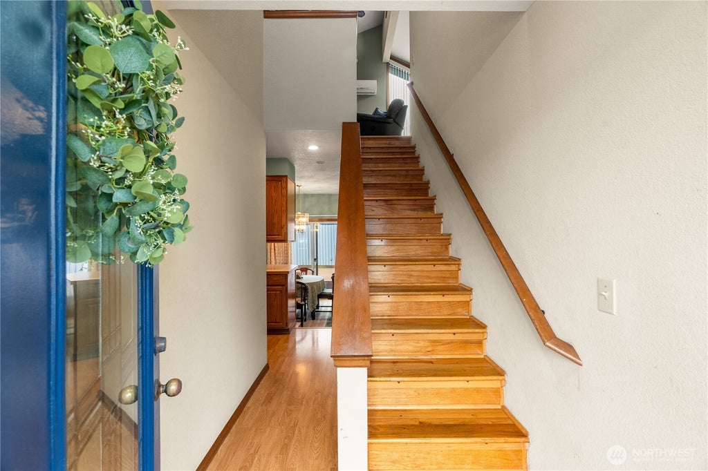 Photo of 509 H Street, Cosmopolis, WA 98537 (MLS # 2585138)