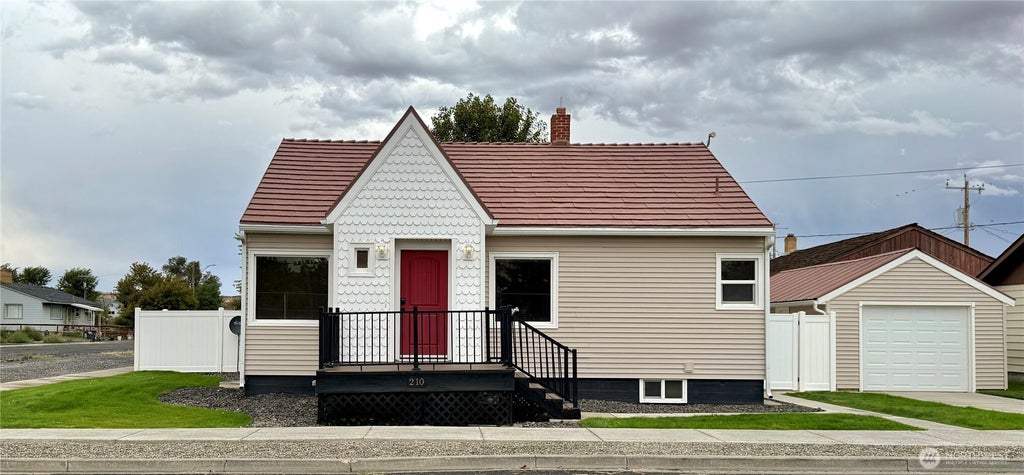 Photo of 210 W 4th Avenue, Odessa, WA 99159 (MLS # 2579041)
