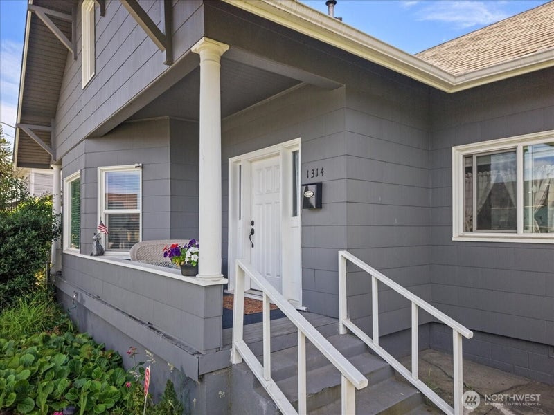 1314 S Cushman Avenue
