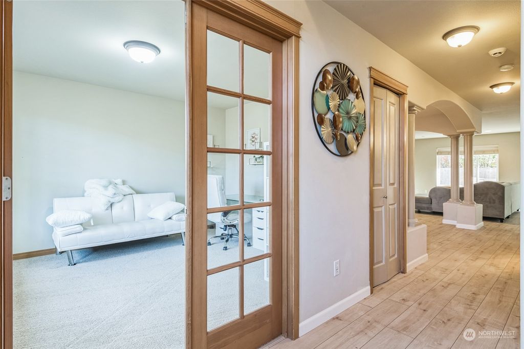 listing image 9361305342086159432