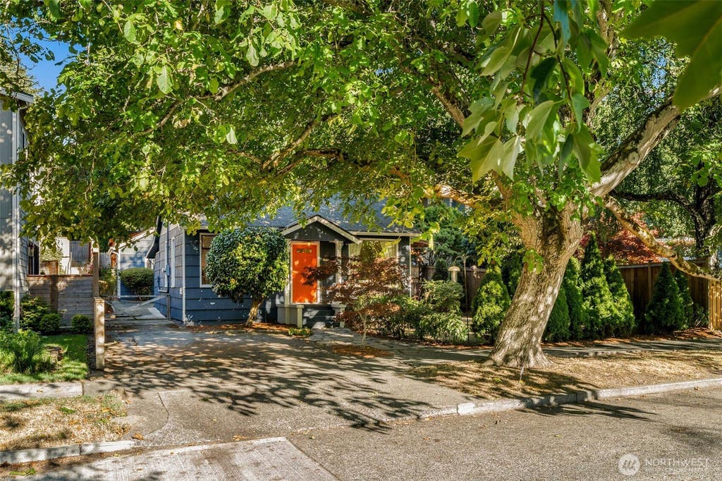Photo of 6516 41st Avenue SW, Seattle, WA 98136 (MLS # 2575012)