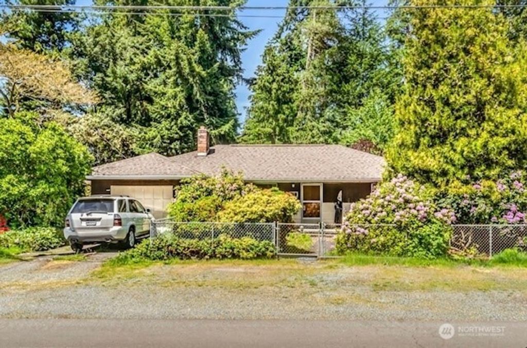 Photo of 518 N 166th Street, Shoreline, WA 98133 (MLS # 2408015)