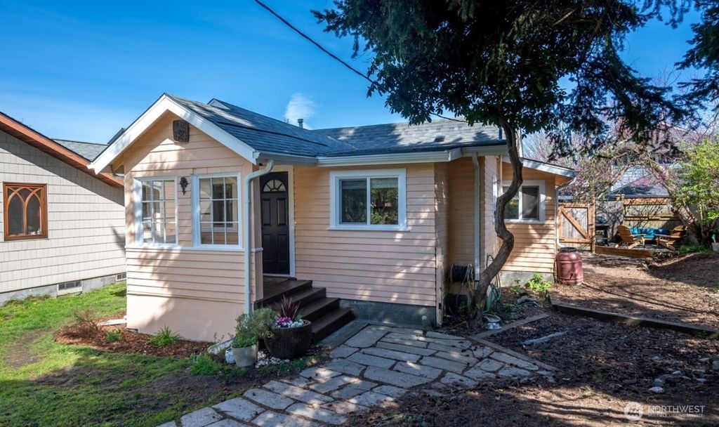 Photo of 324 NW 80th Street, Seattle, WA 98117 (MLS # 2386687)
