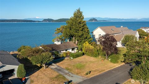 Photo of 831 Shorecrest Drive, Oak Harbor, WA 98277 (MLS # 2424208)
