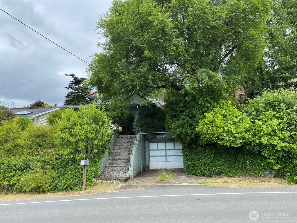 Photo of 6322 NE 181st Street, Kenmore, WA 98028 (MLS # 2440150)