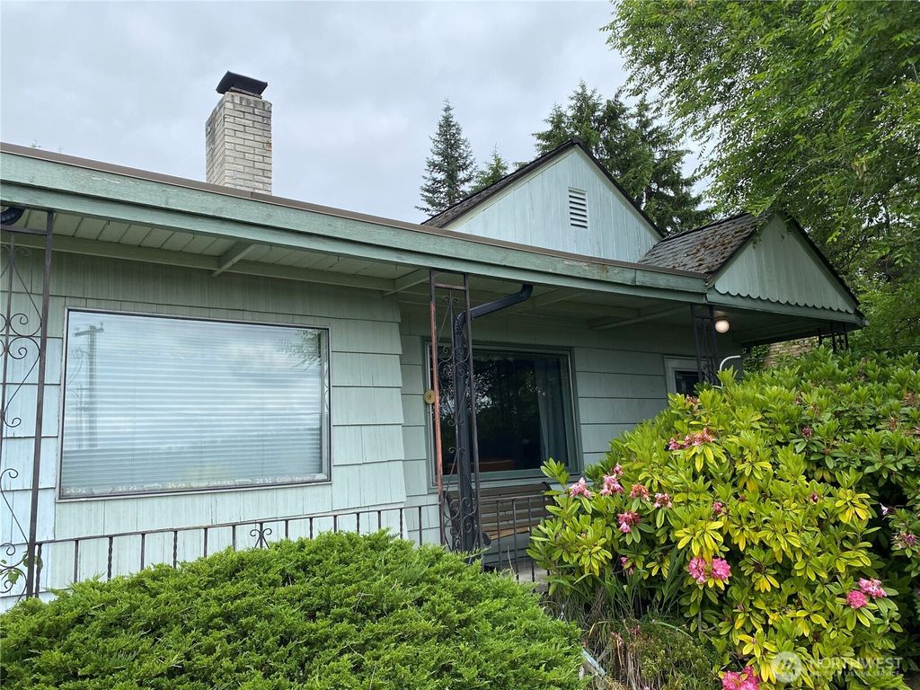 Photo of 6322 NE 181st Street, Kenmore, WA 98028 (MLS # 2440150)
